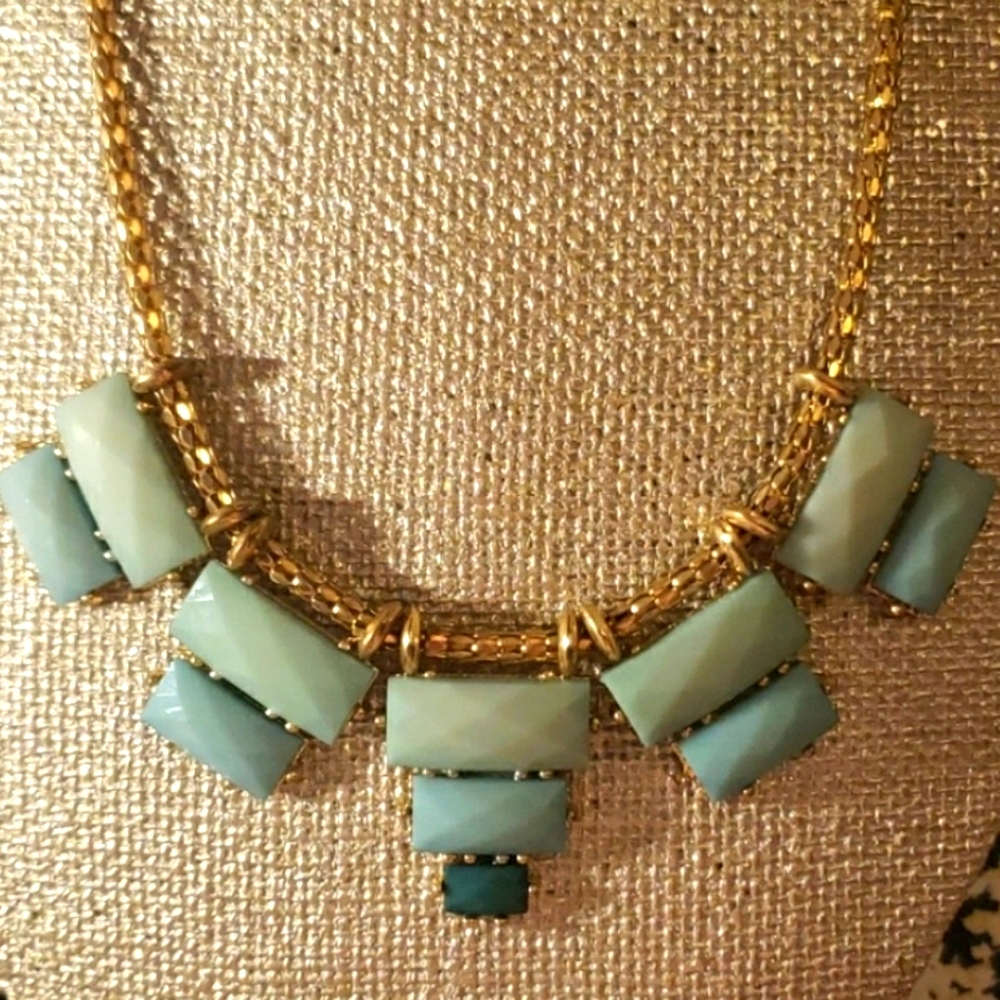 PRETTY FASHION NECKLACE.